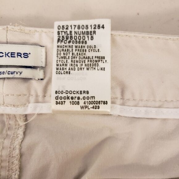 Dockers sand color mid rise curvy capris Pre-owned - Picture 4 of 6